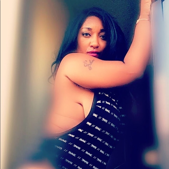 Meet your Posher, Yas - Picture 7 of 8